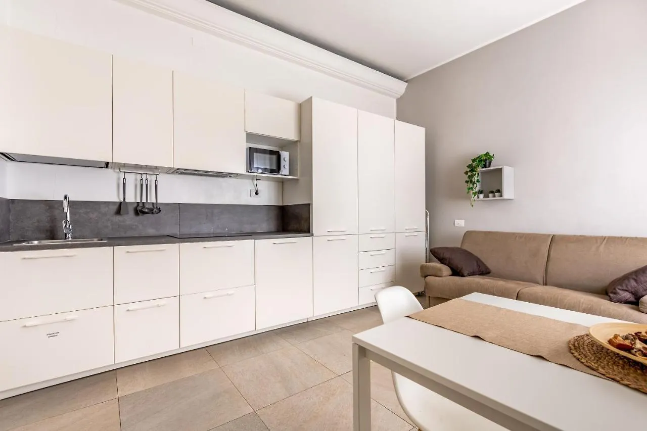 Cosy Studio With Shared Terrace! Milan Apartment