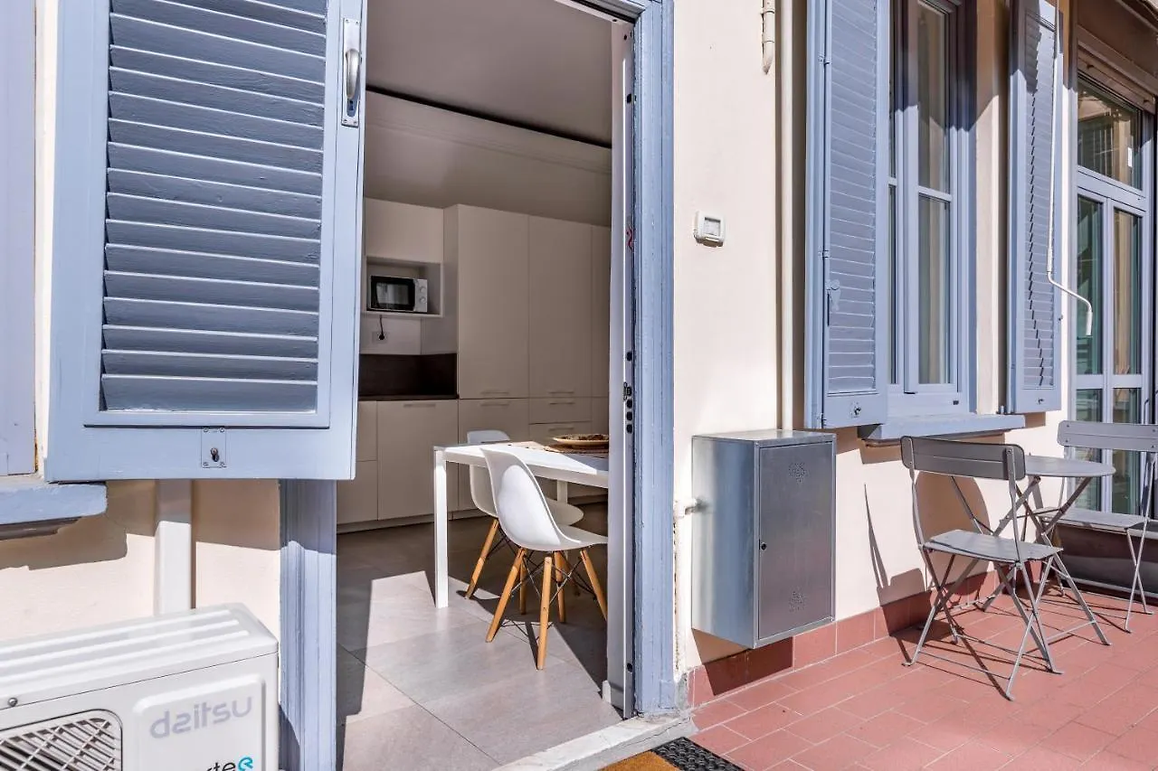 Cosy Studio With Shared Terrace! Milan Italy