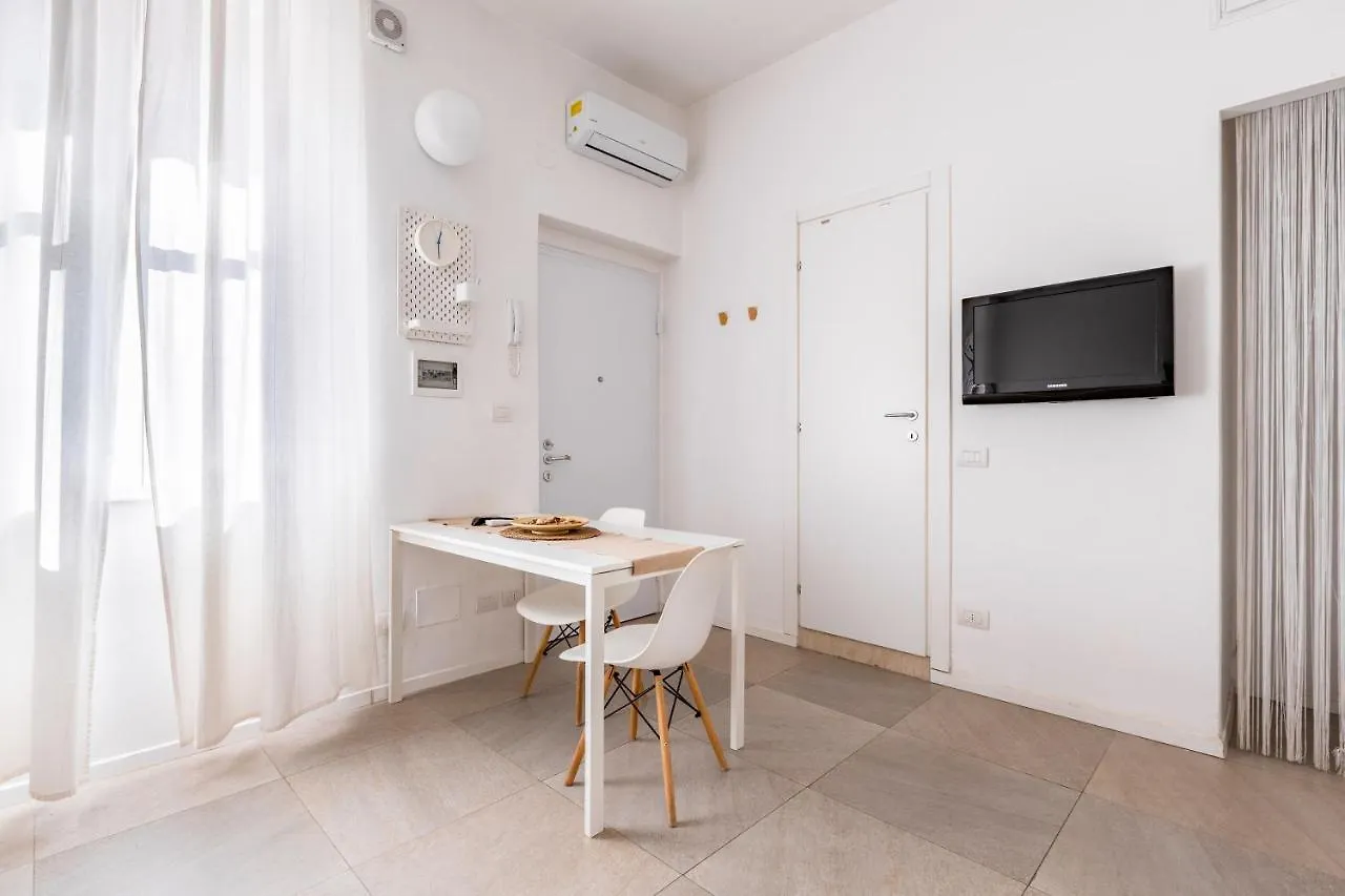 Cosy Studio With Shared Terrace! Milan