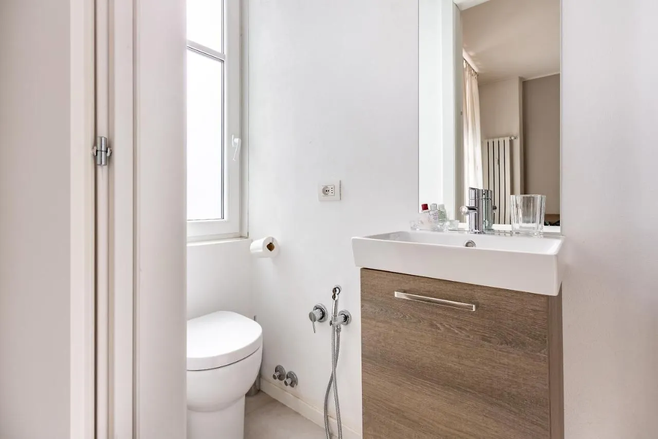 Cosy Studio With Shared Terrace! Milan Apartment